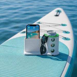 SUP board üzerinde telefon ve içecek organizeri
